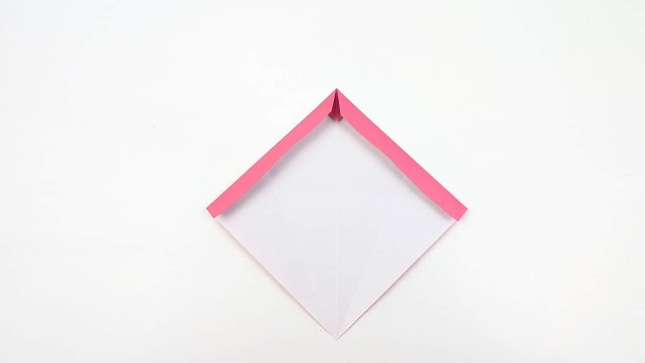 Crease the beak fold firmly and adjust until it looks natural.