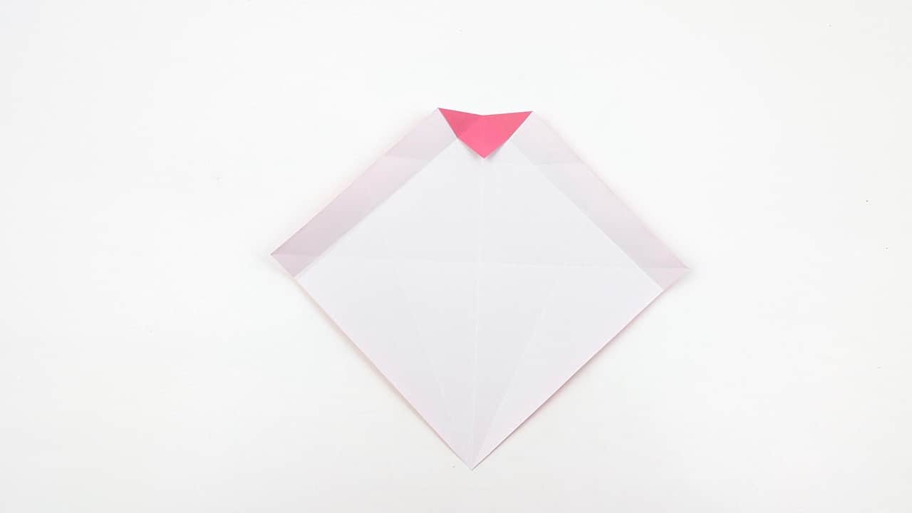 Flip the model back over. You should see the white side with the kite edges.