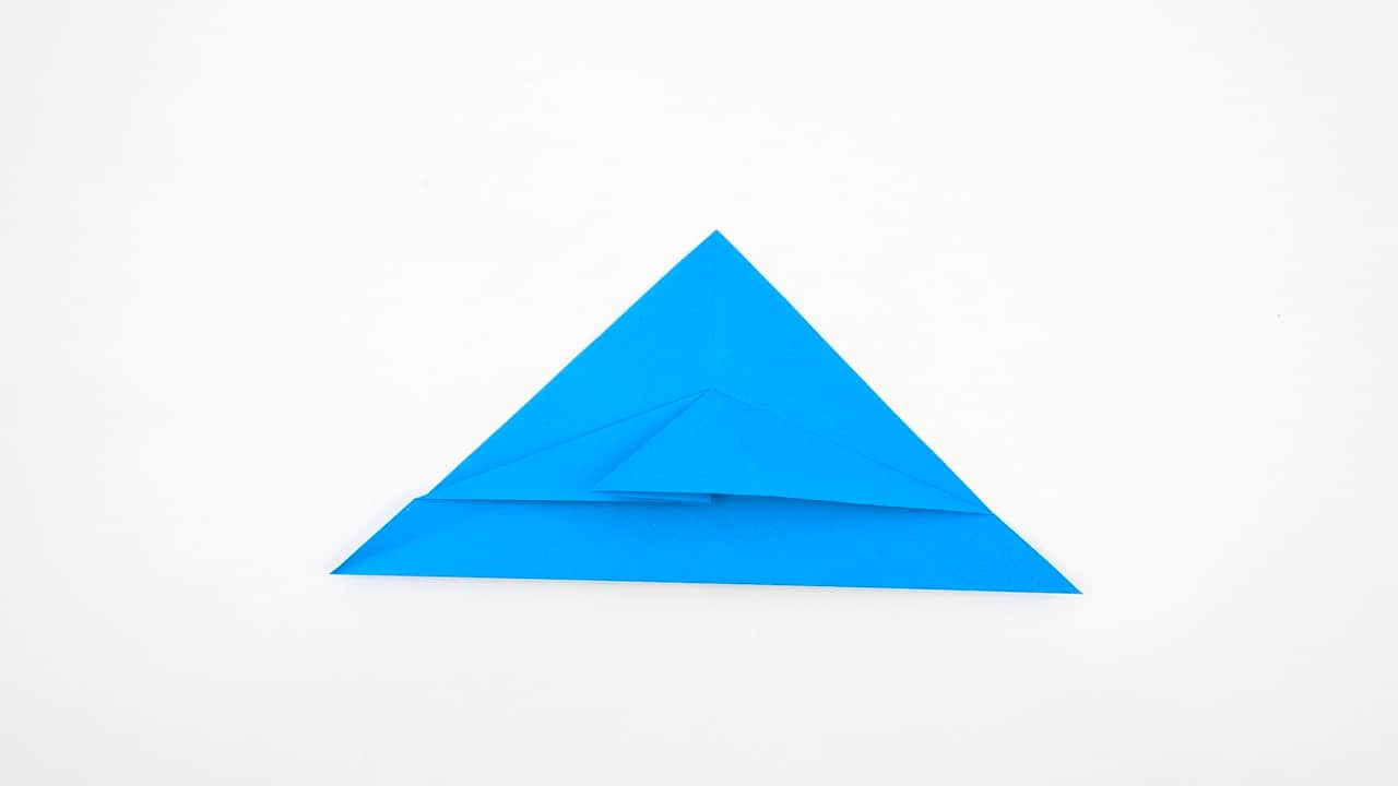 Crease the petal fold flat, pressing down firmly on all edges.