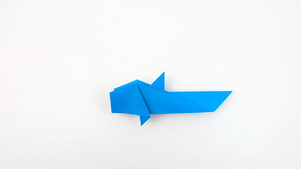 Open the body slightly from the underside to give it a rounded three-dimensional profile.